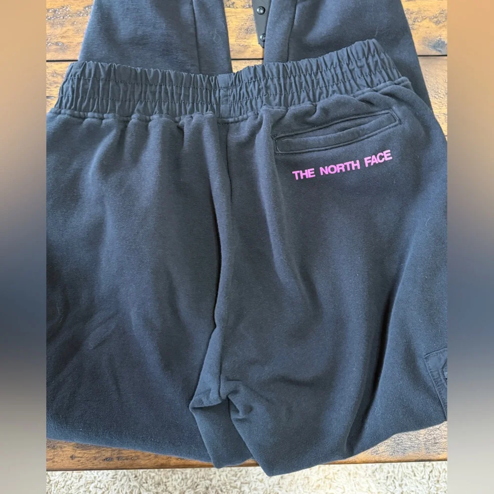 The North Face Women’s Coordinates Hoodie/Jogger Set - Picture 6 of 7